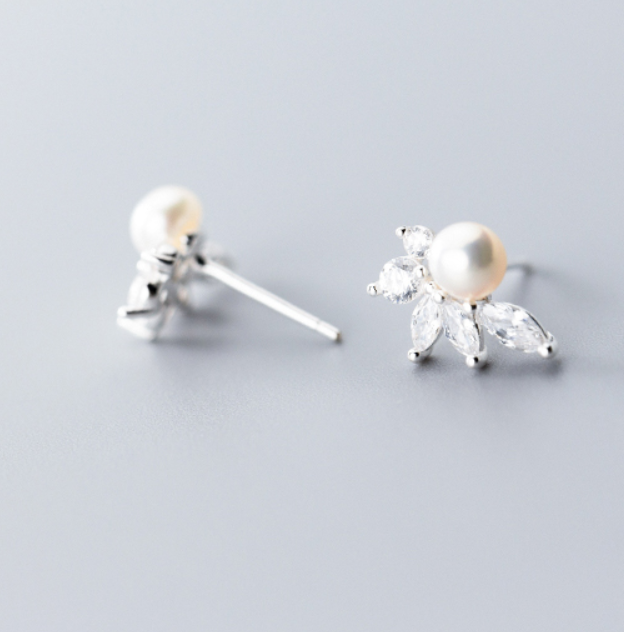 Pearl-studded leaf earrings